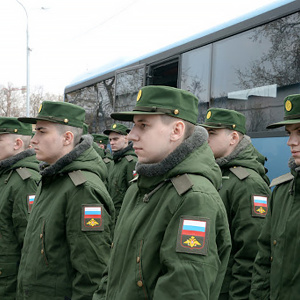 Власти отложили призыв в армию для выпускников школ в этом году