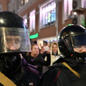 Силовики применили электрошокеры при разгоне протестующих в Петербурге