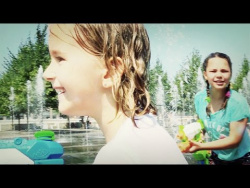 Видео для детей: Москва для детей. Лучшие подружки купаются в фонтанах! Настя и Ко. Видео для детей: Москва для детей. Лучшие подружки купаются в фонтанах! Настя и Ко.