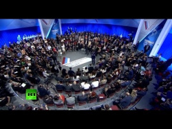 Владимир Путин принимает участие в заседании медиафорума ОНФ