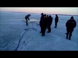 Спасение снегохода из ледового плена волги. Пучеж. Спасение снегохода из ледового плена волги. Пучеж.