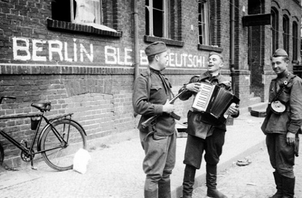 Чем шокировали немцев советские ветераны, которые приезжали в Германию после войны как туристы