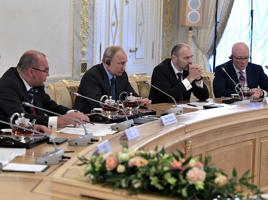 Путин вспылил на Петербургском форуме