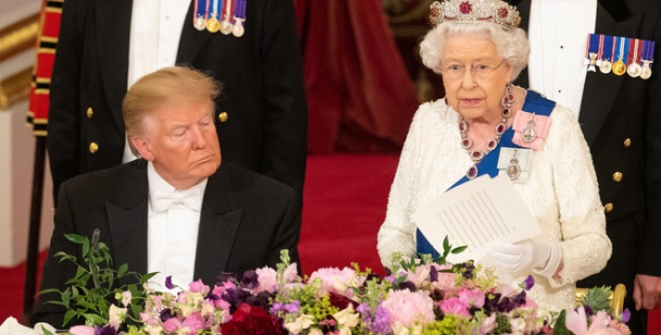 Позор на весь мир: Трамп уснул во время тоста королевы Елизаветы II