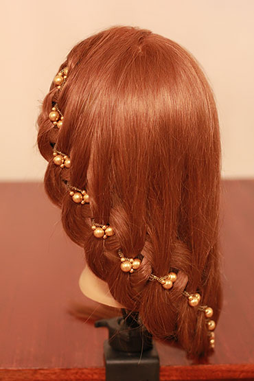 ПОЛЧАСА ДЛЯ СЕБЯ. Прическа с бусами (фото и видео)