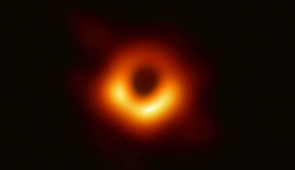 Первая сфотографированная черная дыра получила имя Поэхи