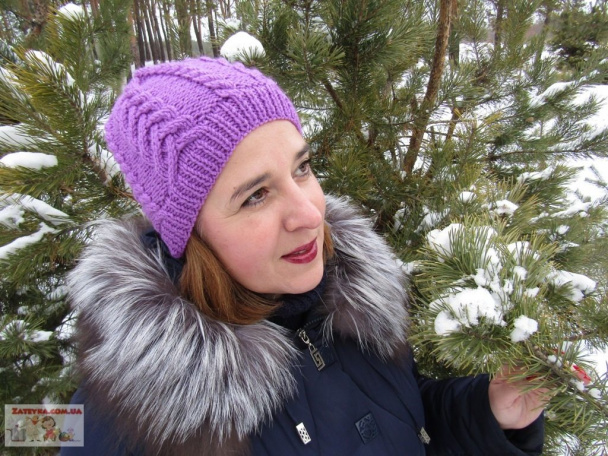 Зимняя женская шапка объёмными косами
