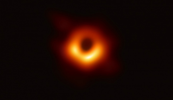 Первое в истории изображение «тени» сверхмассивной черной дыры