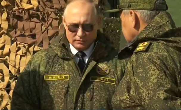 Опрос "Левада-центра": Армии россияне доверяют больше, чем президенту