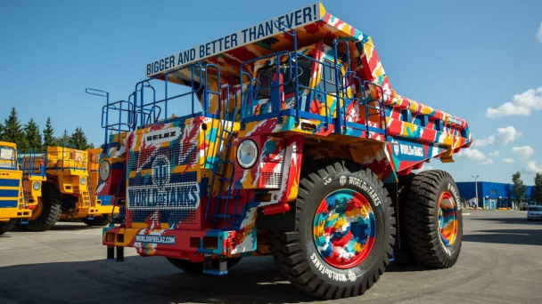 Разукрашенный БелАЗ выставлен на продажу за 75 млн рублей