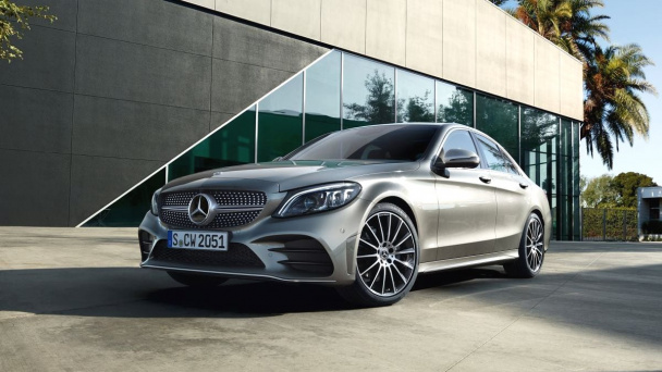 Дорогостоящий Mercedes пропал с платной стоянки, пока владельцы отдыхали в Турции